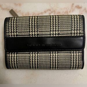 Tommy Hilfiger Black And cream Plaid Trifold Women’s Wallet With Card Holders